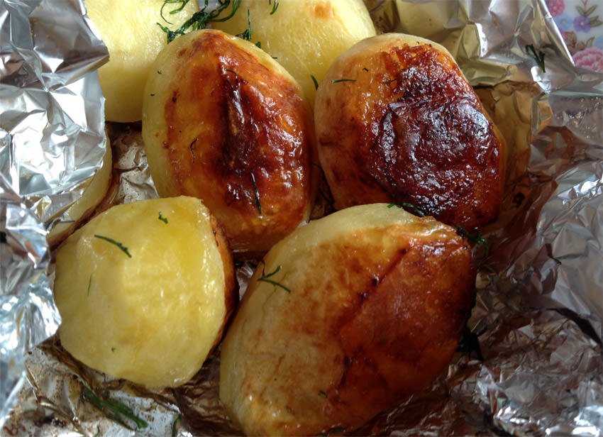 Как вкусно приготовить картошку на углях в фольге рецепт с фото