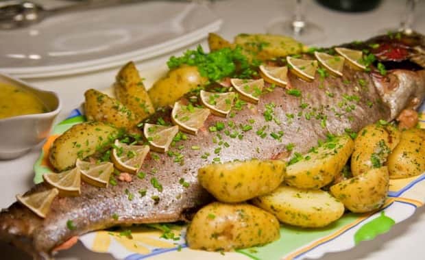 Рецепт рыбы: судак в духовке с овощами в фольге