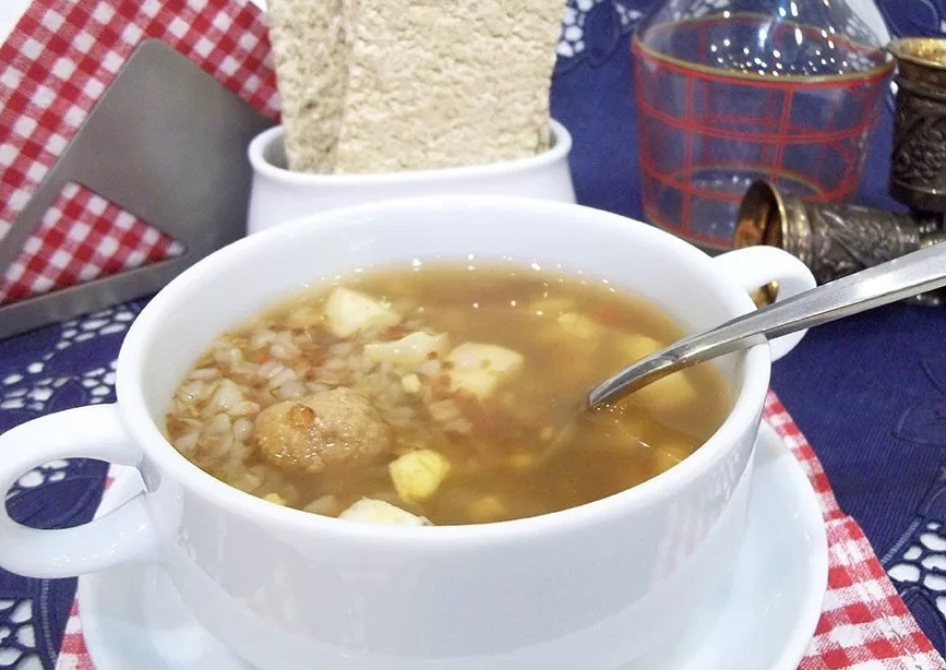 Гречневый суп с фрикадельками