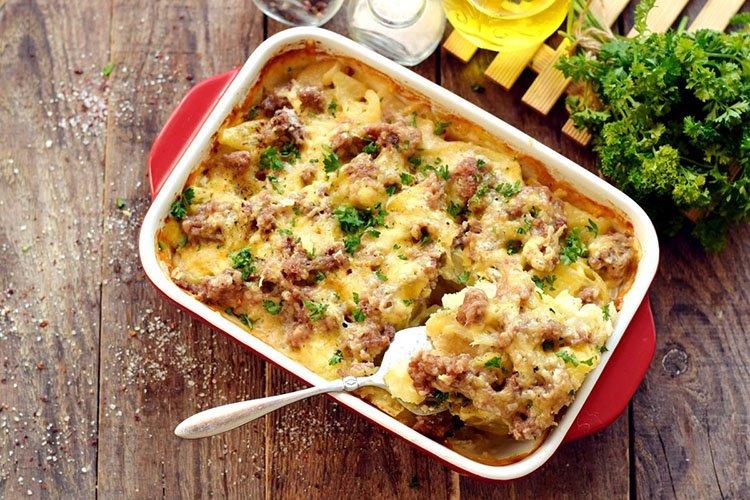 Картофель с мясом в духовке - 15 простых и вкусных рецептов