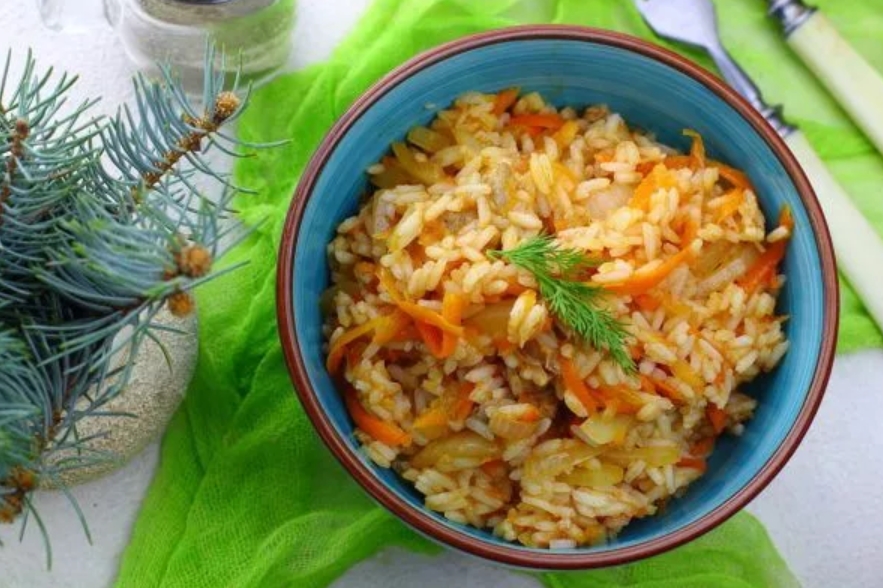 Рис с тушенкой с морковкой
