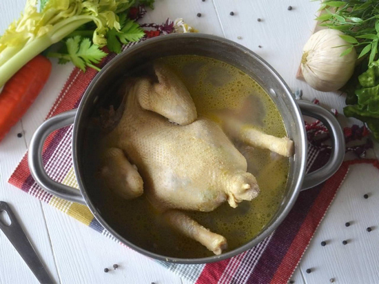 Сколько варить домашнюю курицу, чтобы мясо получилось нежным?