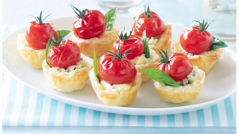 Тарталетки с сыром и помидорами